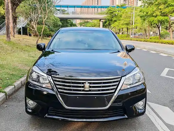 Toyota Crown 2014