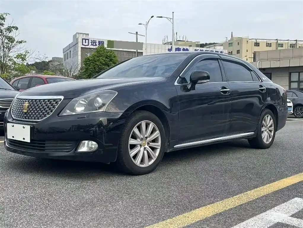Toyota Crown 2012