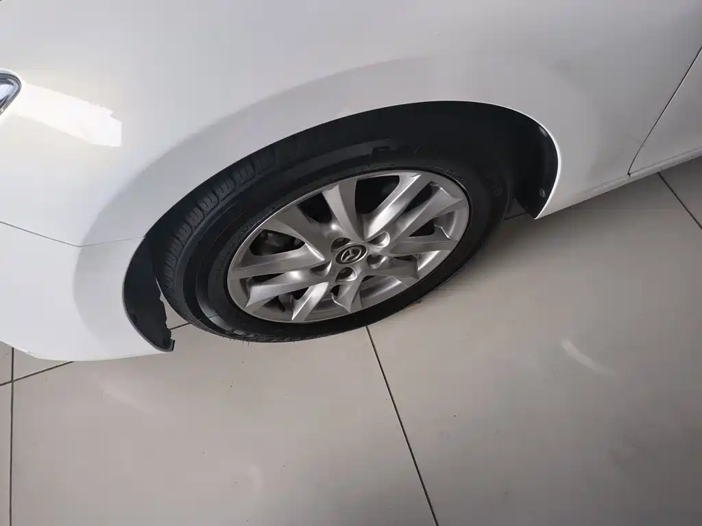 Mazda 3 Axela 2018 — фото 20