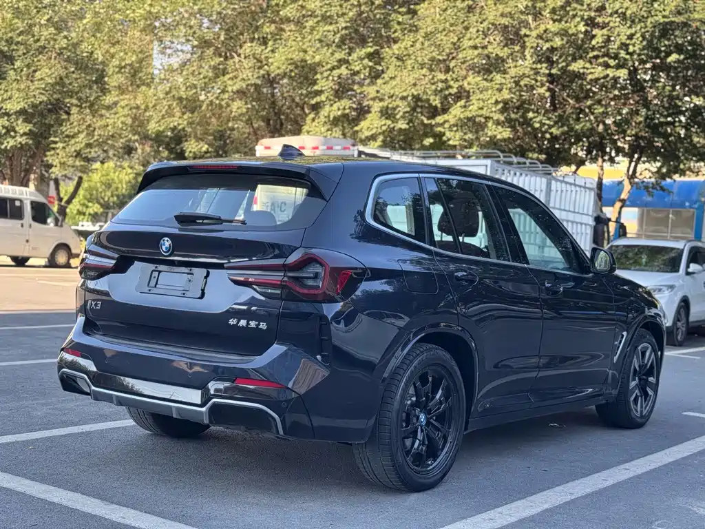 BMW iX3 2023 — фото 14