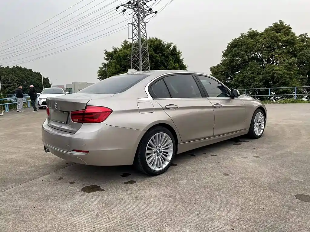BMW 3 Series 2018 — фото 15
