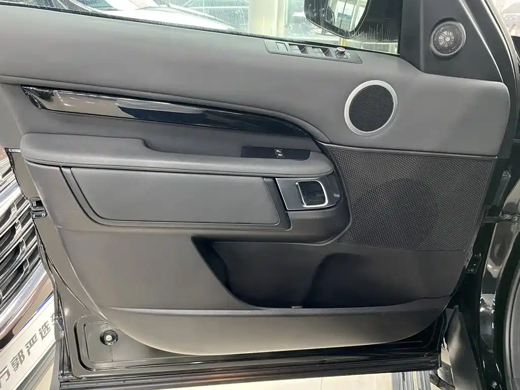 Land Rover Discovery 2018