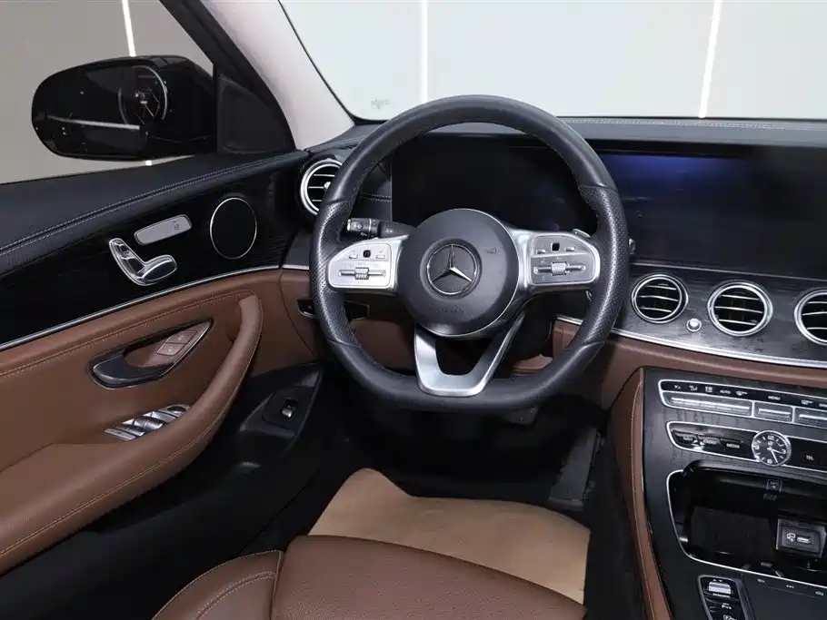 Mercedes-Benz E-Class 2020 — фото 27