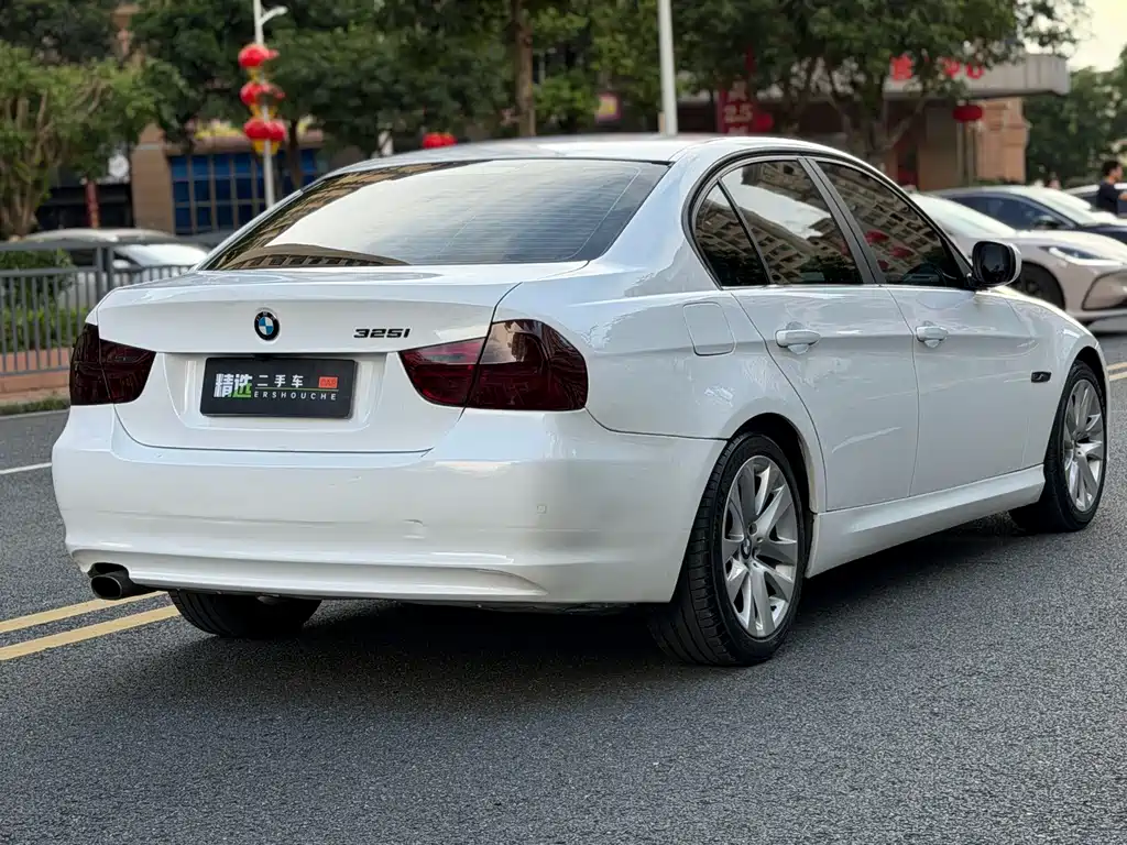 BMW 3 Series 2009 — фото 12