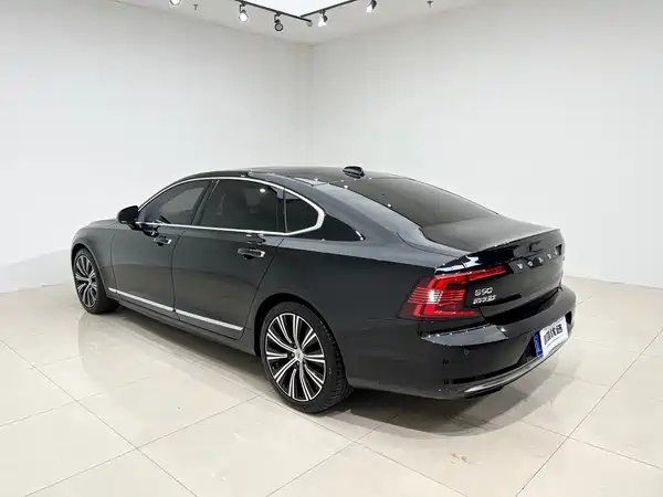 Volvo S90 2023