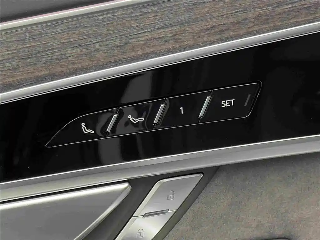 Audi A8 2025 — фото 17
