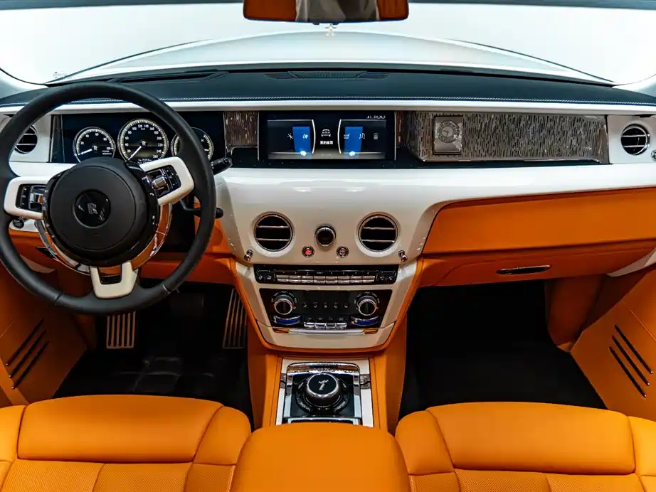 Rolls-Royce Phantom 2019 — фото 10