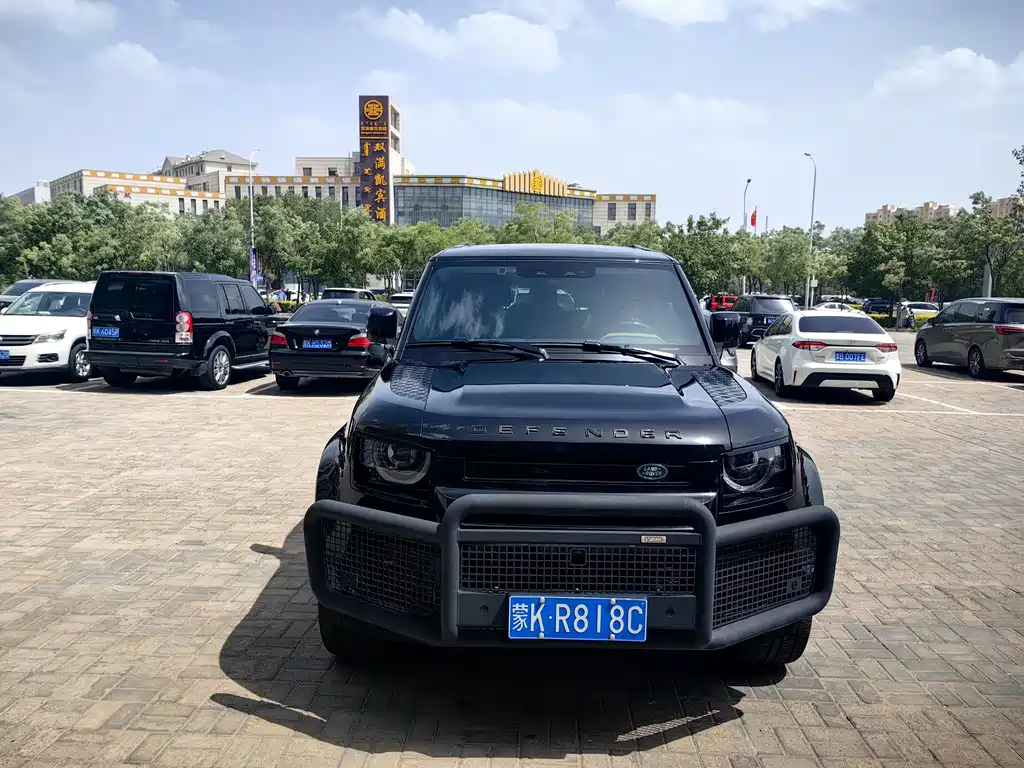 Land Rover Defender 2023