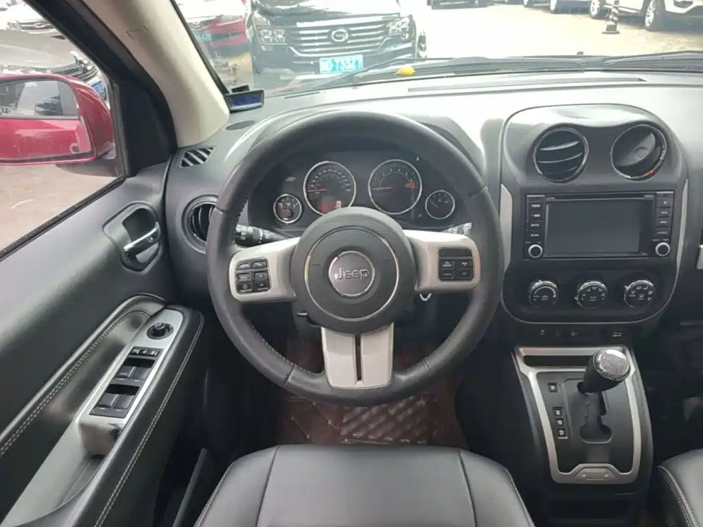 Jeep Compass 2014 — фото 11