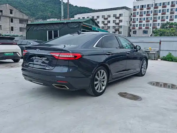 Ford Taurus 2021