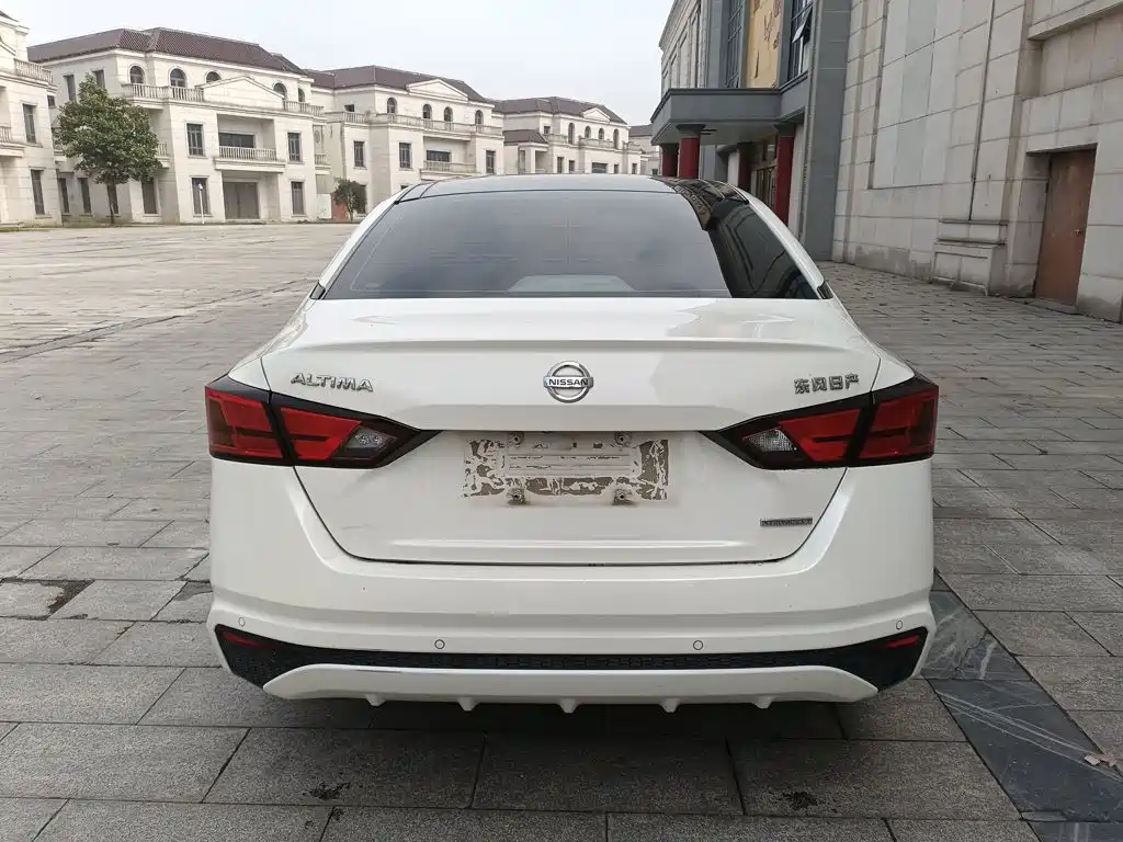 Nissan Teana 2022