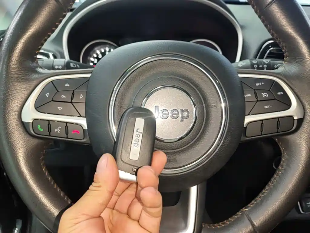 Jeep Compass 2021 — фото 17