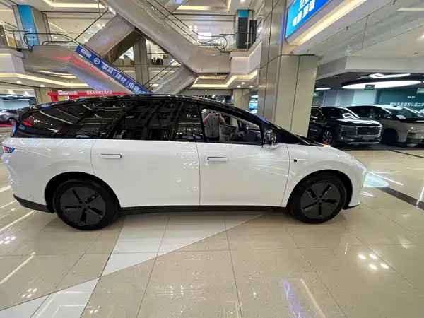 Li Auto i8 2026