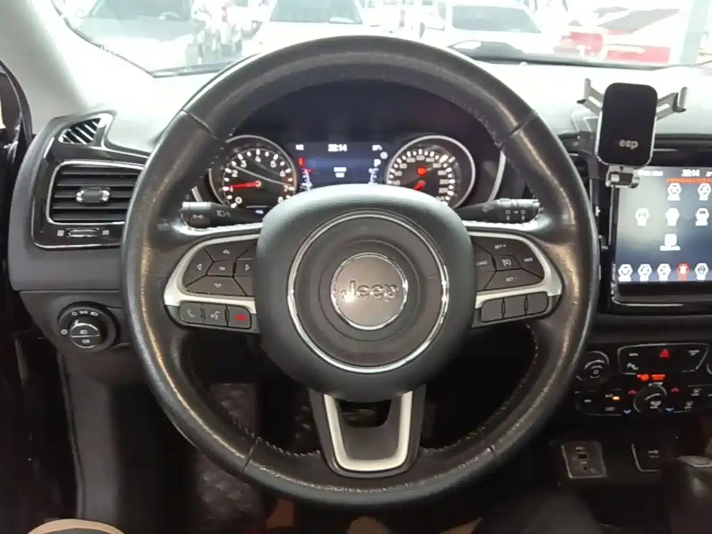Jeep Compass 2019 — фото 11