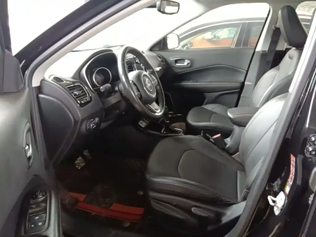Jeep Compass 2019 — фото 15