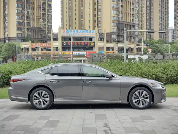 Lexus LS 2018