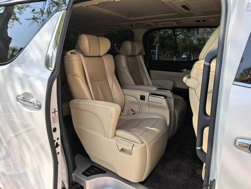 Toyota Alphard 2020 — фото 10