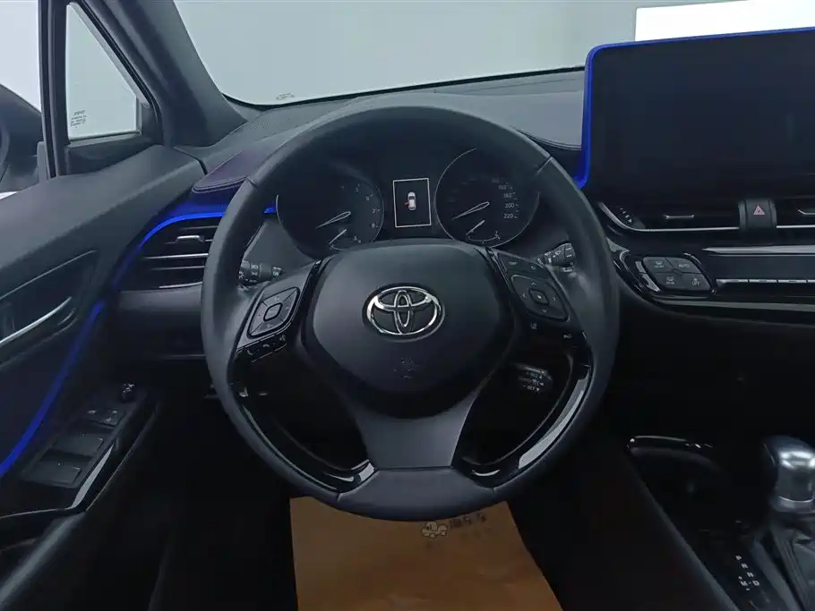 Toyota C-HR 2020 — фото 15