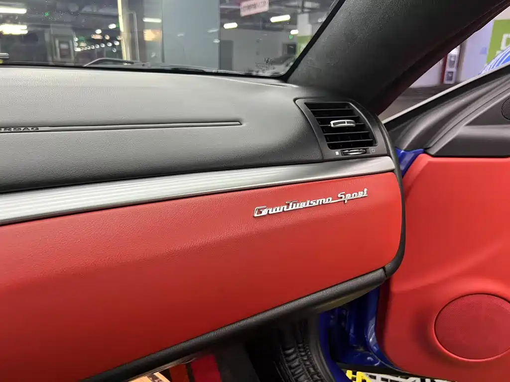 Maserati GranTurismo 2015 — фото 10