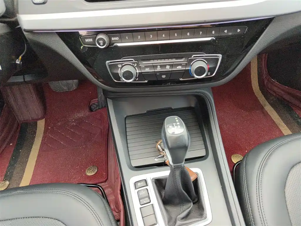 BMW 1 Series 2018 — фото 14