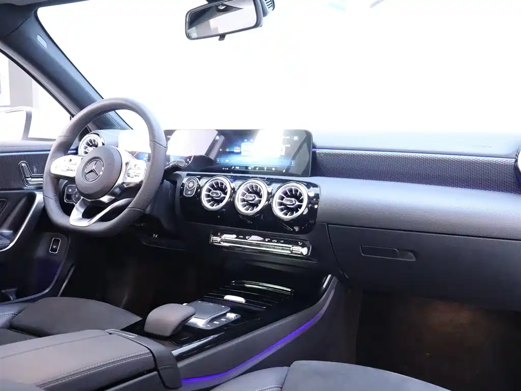 Mercedes-Benz A-Class 2023 — фото 19