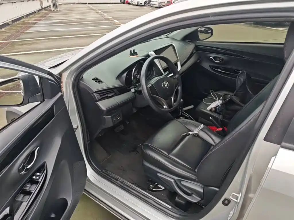 Toyota Yaris L 2020 — фото 16