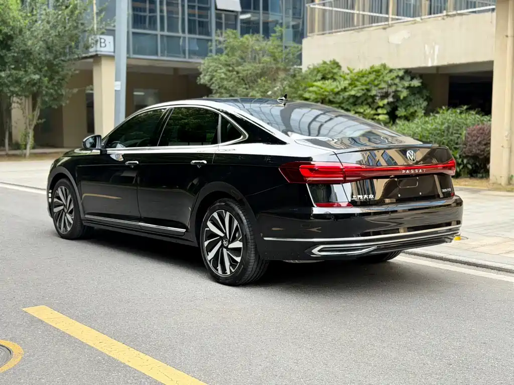 Volkswagen Passat 2024 — фото 16