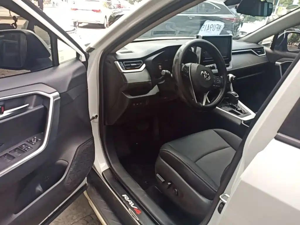 Toyota RAV4 2020 — фото 16