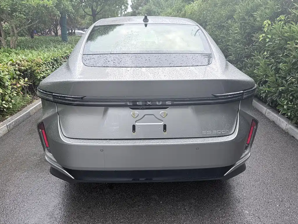 Lexus ES 2026