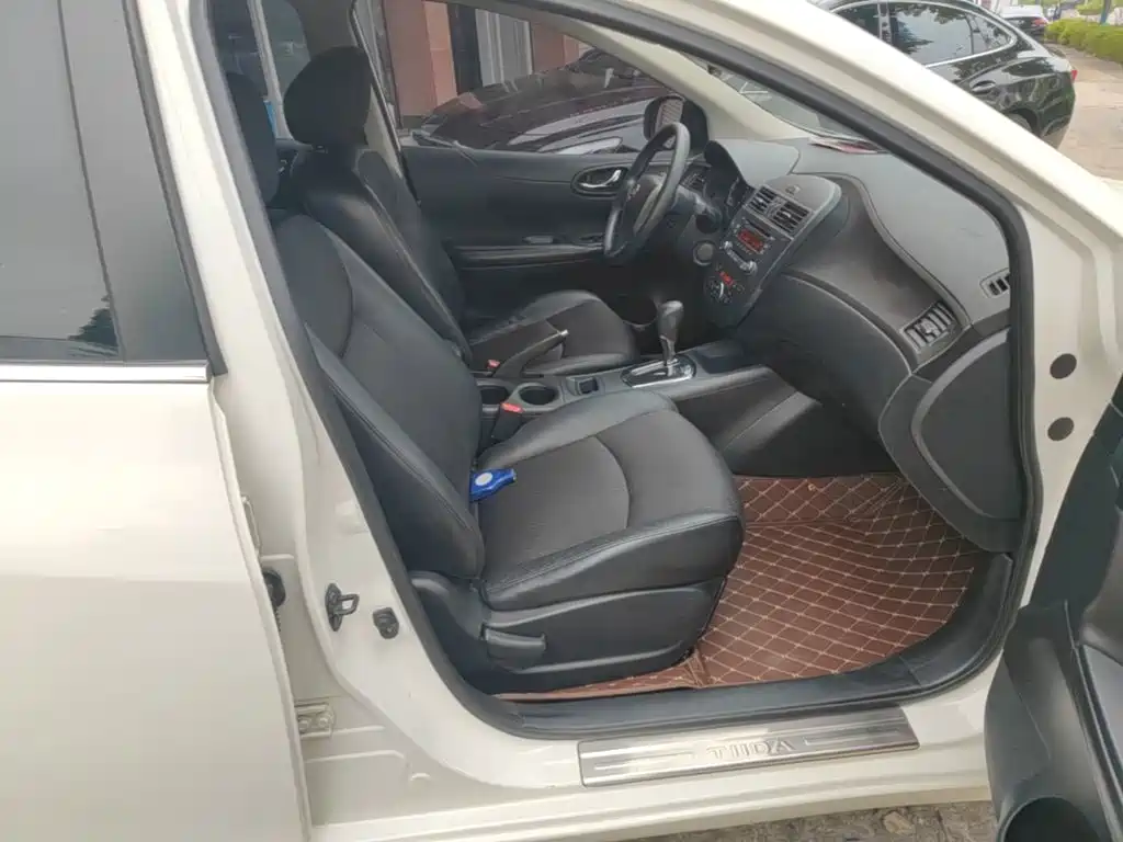 Nissan Tiida 2015 — фото 25