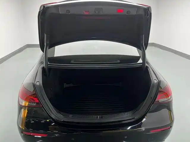 Mercedes-Benz E-Class 2022 — фото 12
