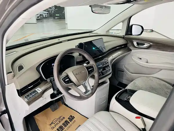 Roewe iMAX8 2024