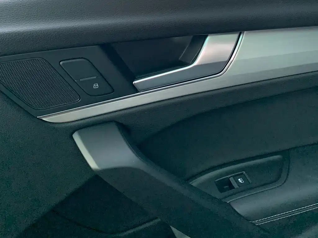 Audi Q5L 2020 — фото 30