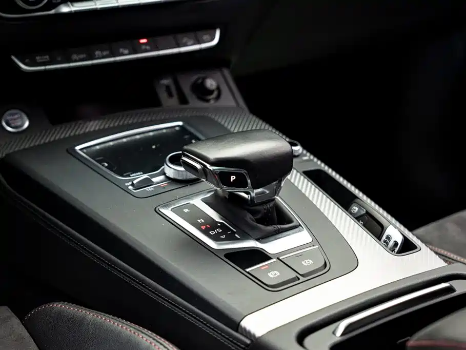 Audi Q5L 2021 — фото 14