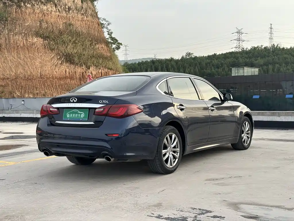 Infiniti Q70 2017