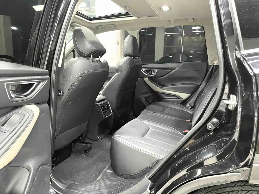Subaru Forester 2023 — фото 10