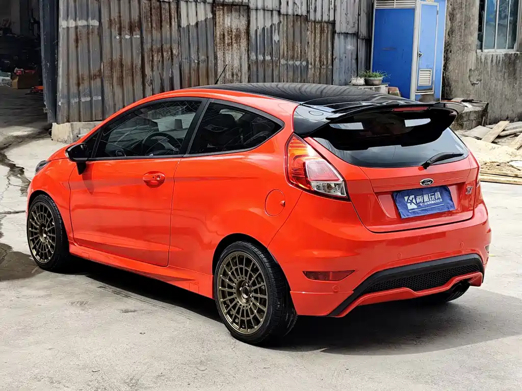 Ford Fiesta 2013 — фото 14