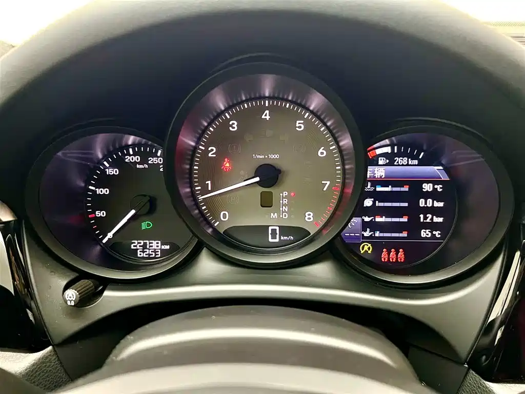 Porsche Macan 2023 — фото 14