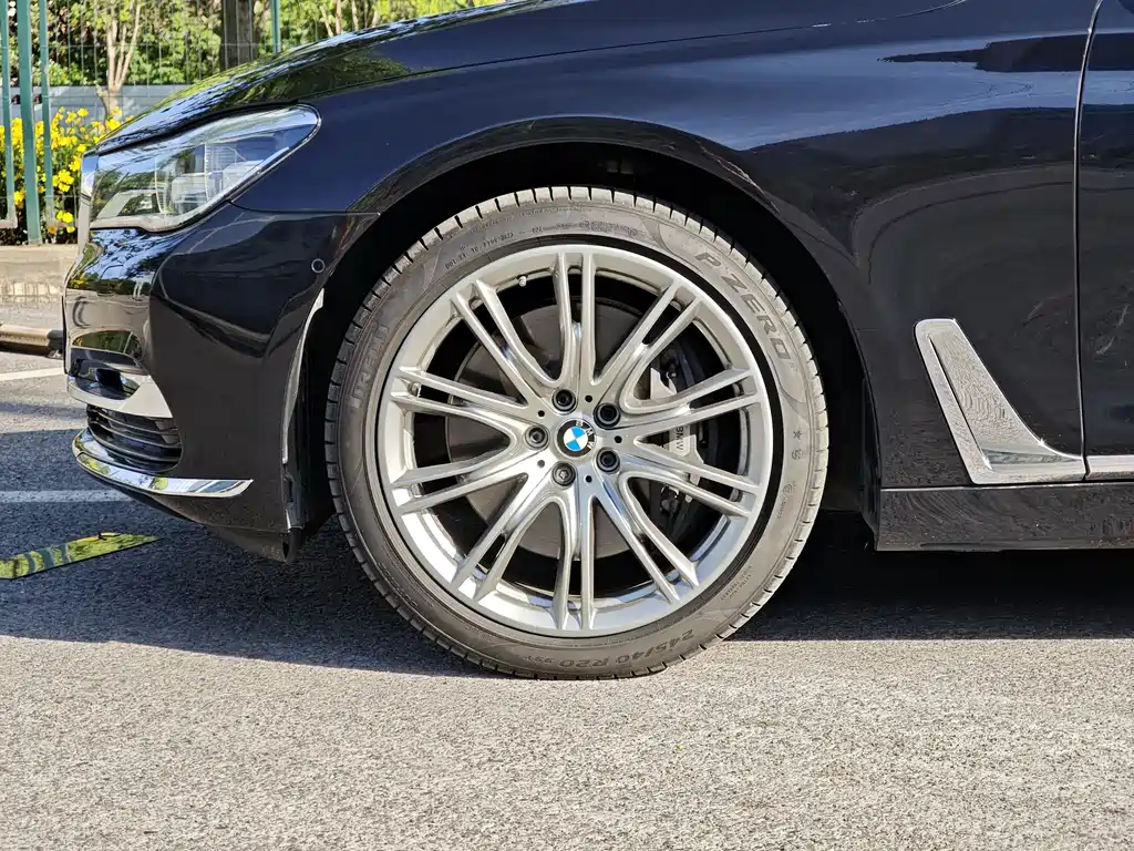 BMW 7 Series 2016 — фото 8