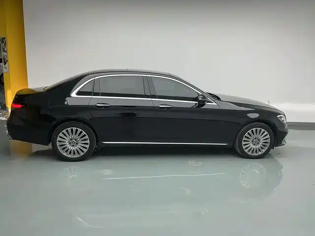 Mercedes-Benz E-Class 2022 — фото 16
