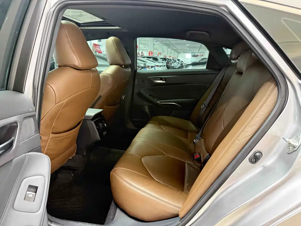 Toyota Avalon 2020 — фото 10