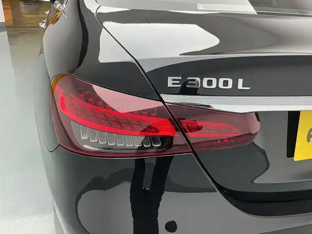 Mercedes-Benz E-Class 2022 — фото 10