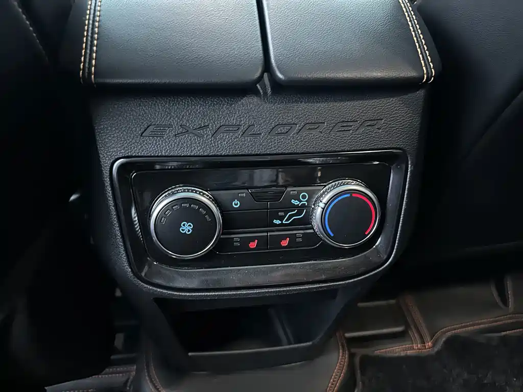 Ford Explorer 2023 — фото 11