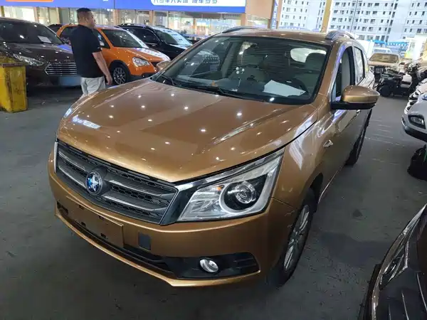 Venucia T70 2015