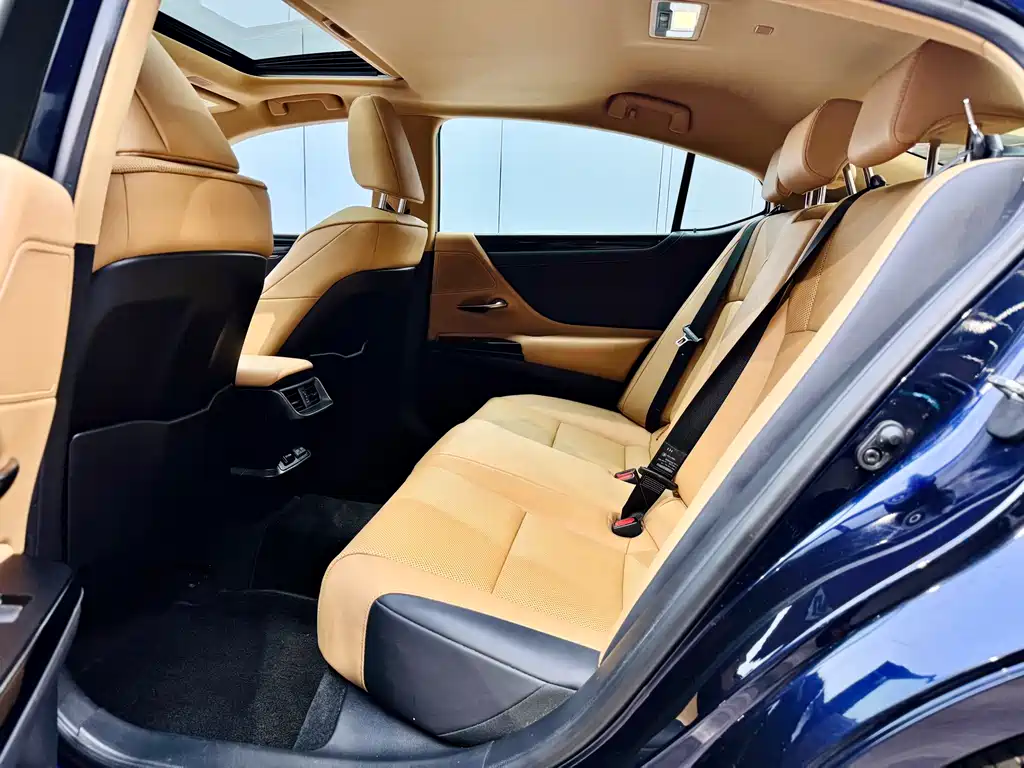 Lexus ES 2022 — фото 10