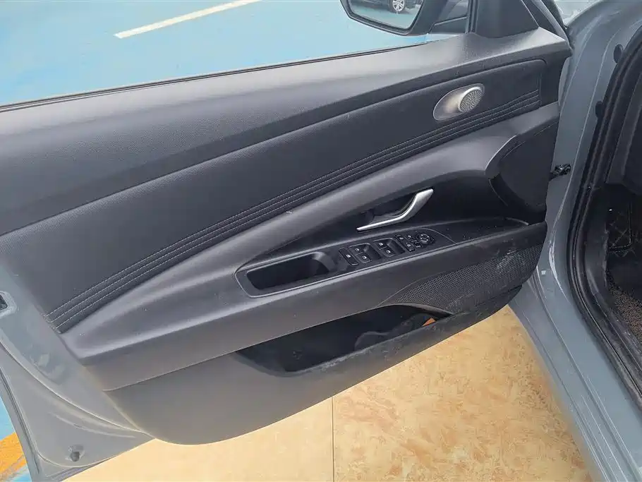 Hyundai Elantra 2022