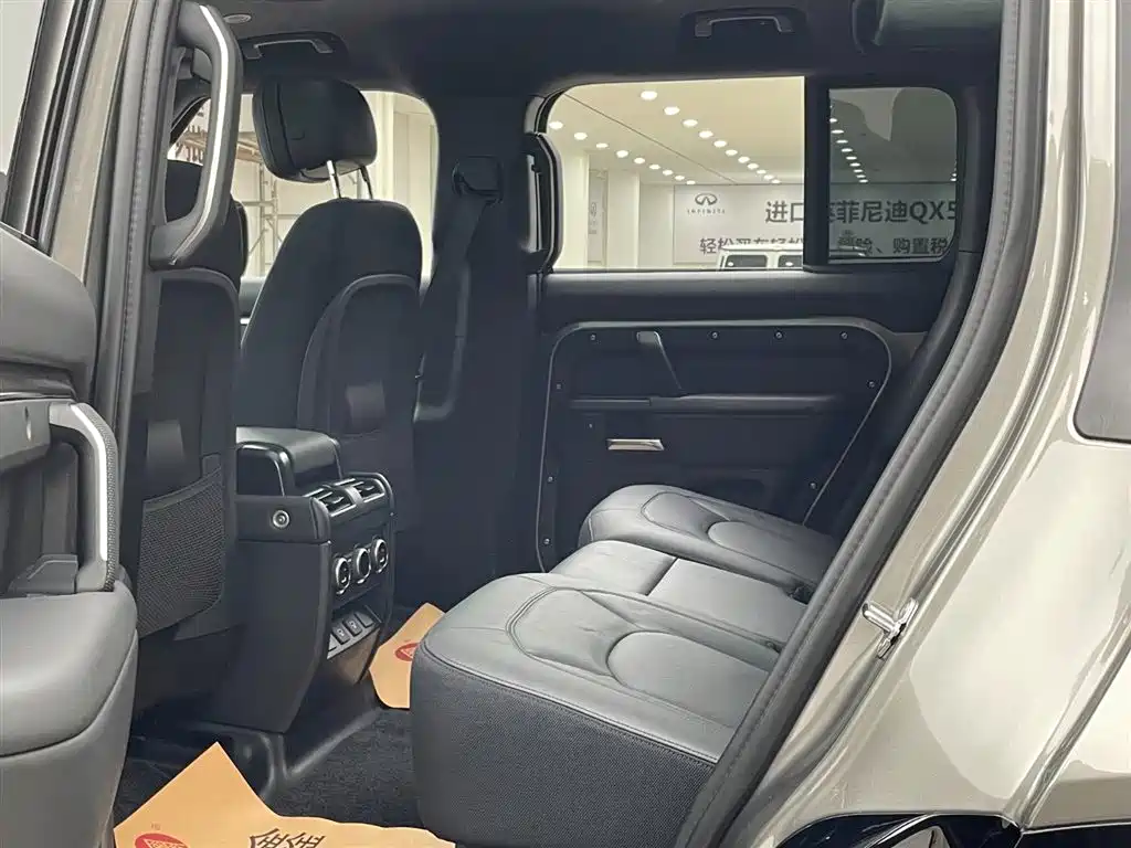 Land Rover Defender 2025 — фото 14