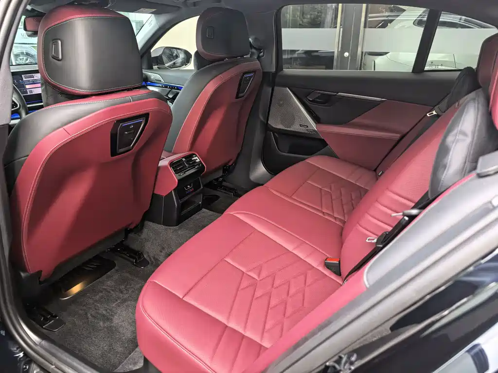 BMW i5 2025