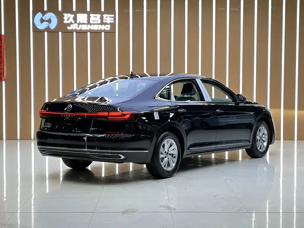 Volkswagen Passat PHEV 2025 — фото 4
