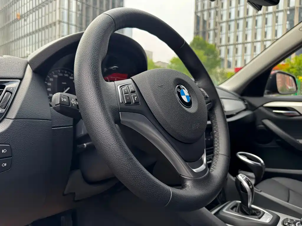 BMW X1 2015 — фото 16